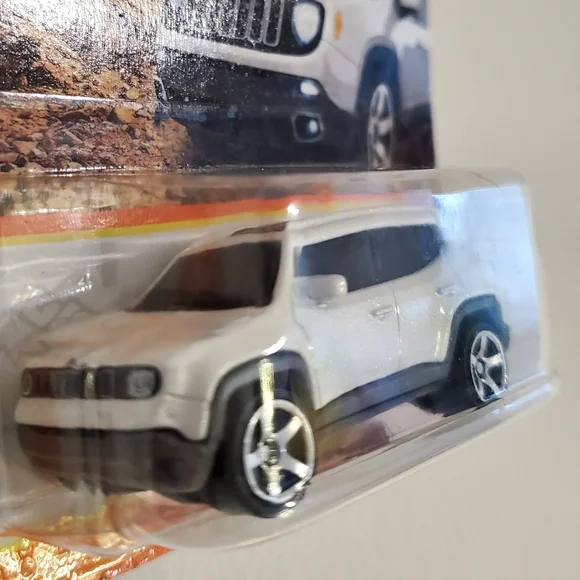 2019 Jeep Renegade Matchbox Car Diecast Metallic White Pearl Shortcard - Picture 3 of 11